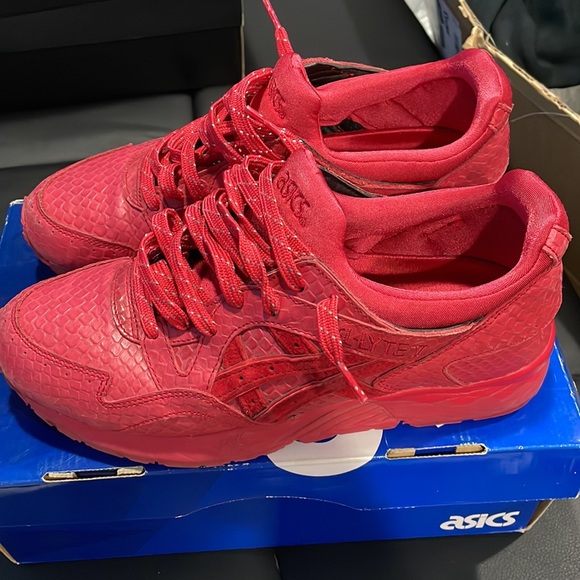 ASICS - Picture 4 of 8